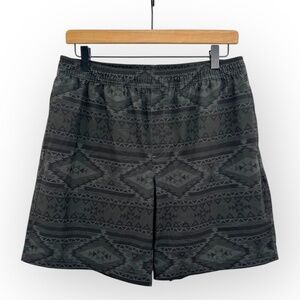Chubbies Dark Grey Geometric Aztec Elastic Patterned Shorts Large 7" Inseam